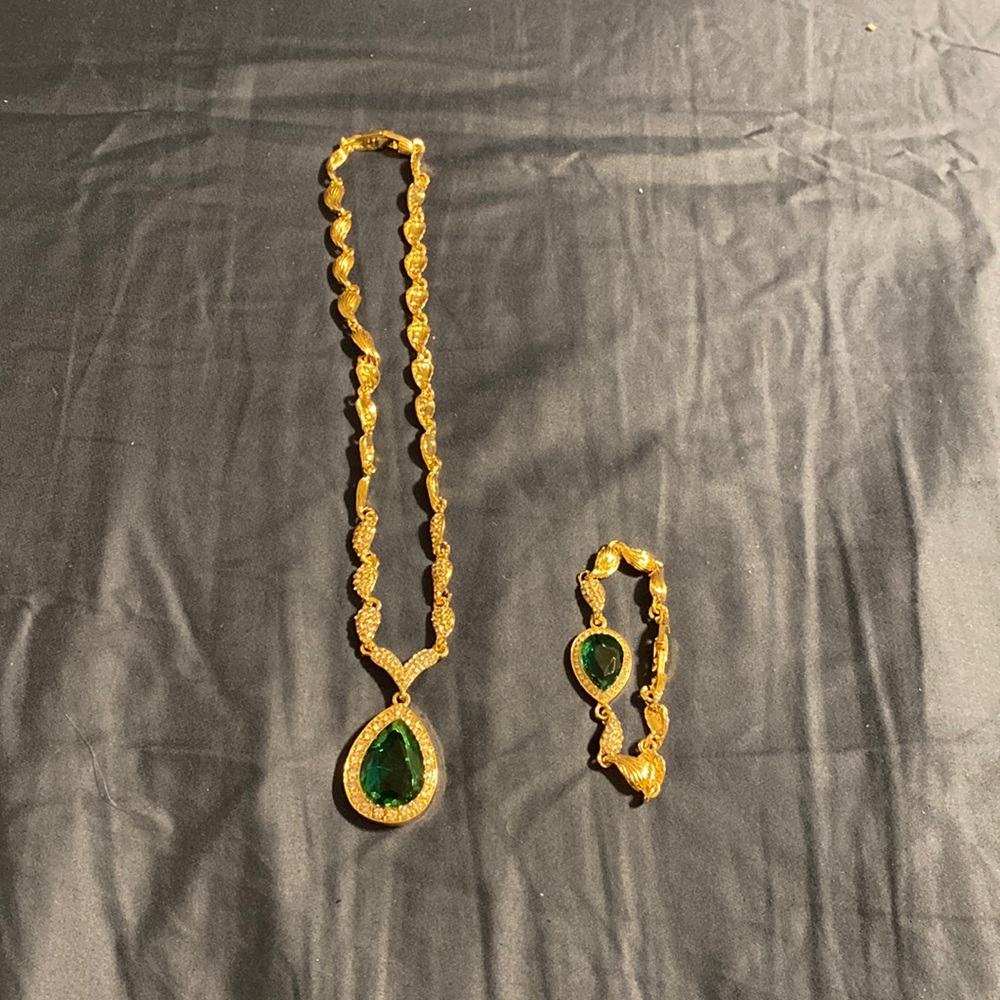 Tear drop necklace and bracelet